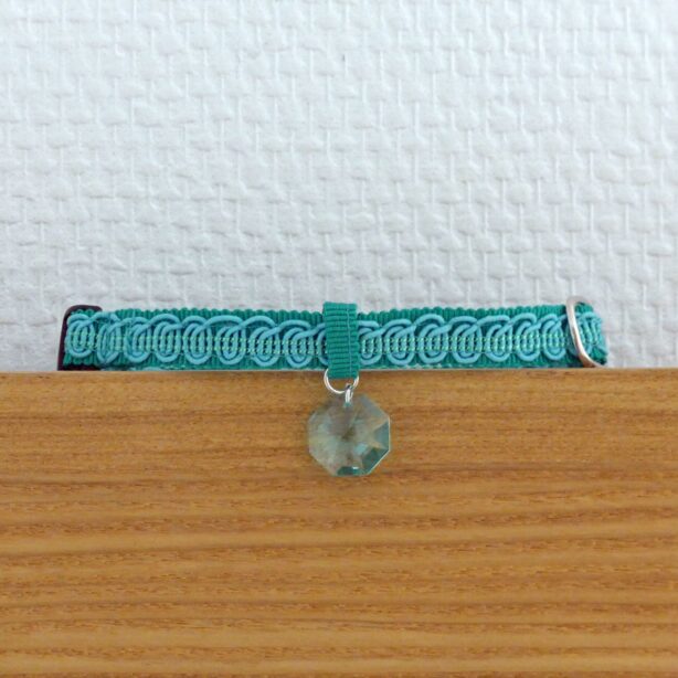 猫の首輪　トリミングブレード　くるくる模様　エメラルドグリーン